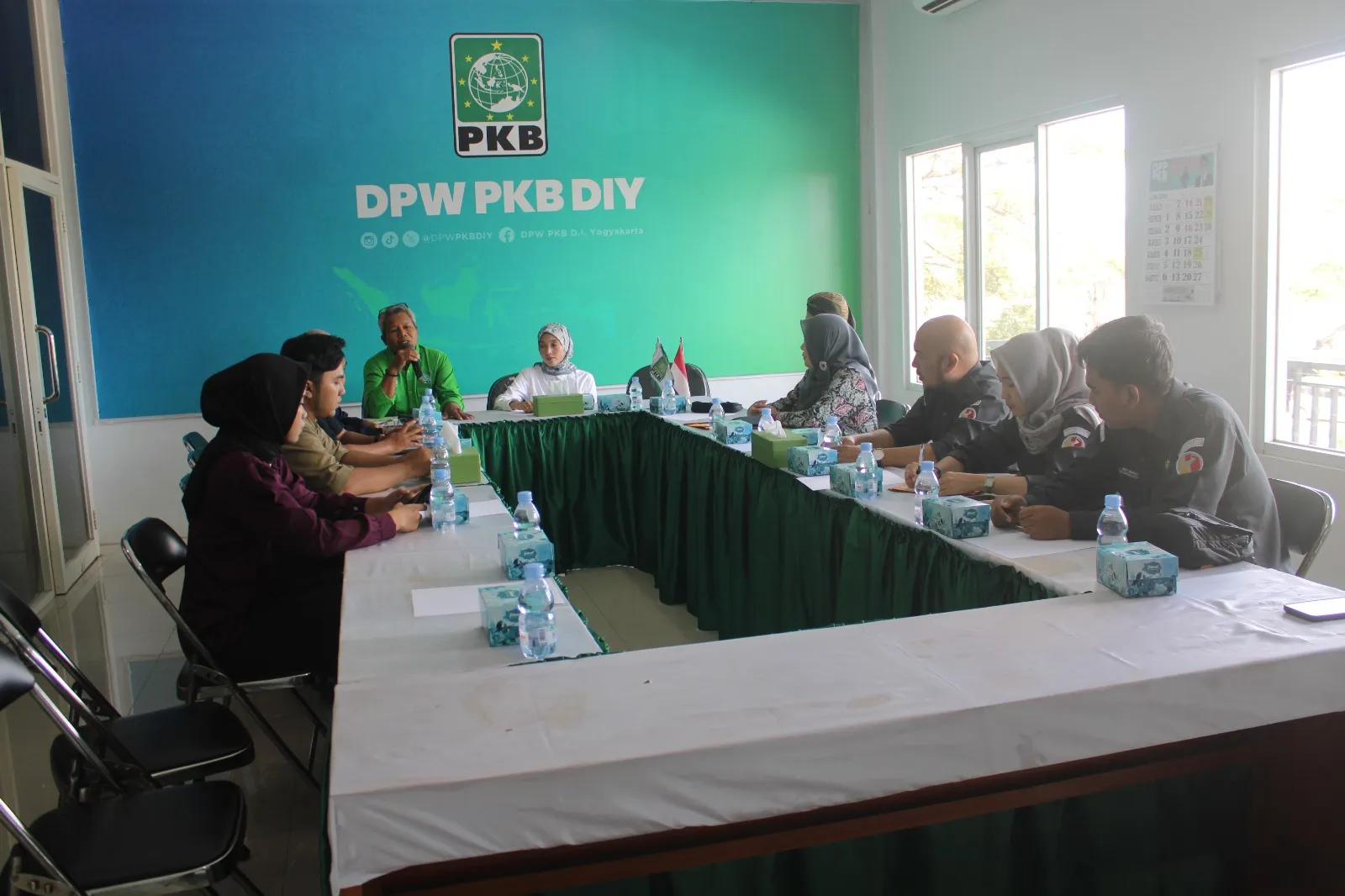 Ucapan terima kasih kepada jajaran Bawaslu DIY dan hadirin sekalian. Akan melanjutkan diskusi pada siang hari ini. Pada kesempatan ini telah tersedia waktu untuk bersilaturahmi, terutama dalam pembahasan pada saat ini. Sebelum kita melanjutkan diskusi pada siang hari ini, dapat kita lihat bahwa pembahasan kita telah dibahas pada bulan April. 