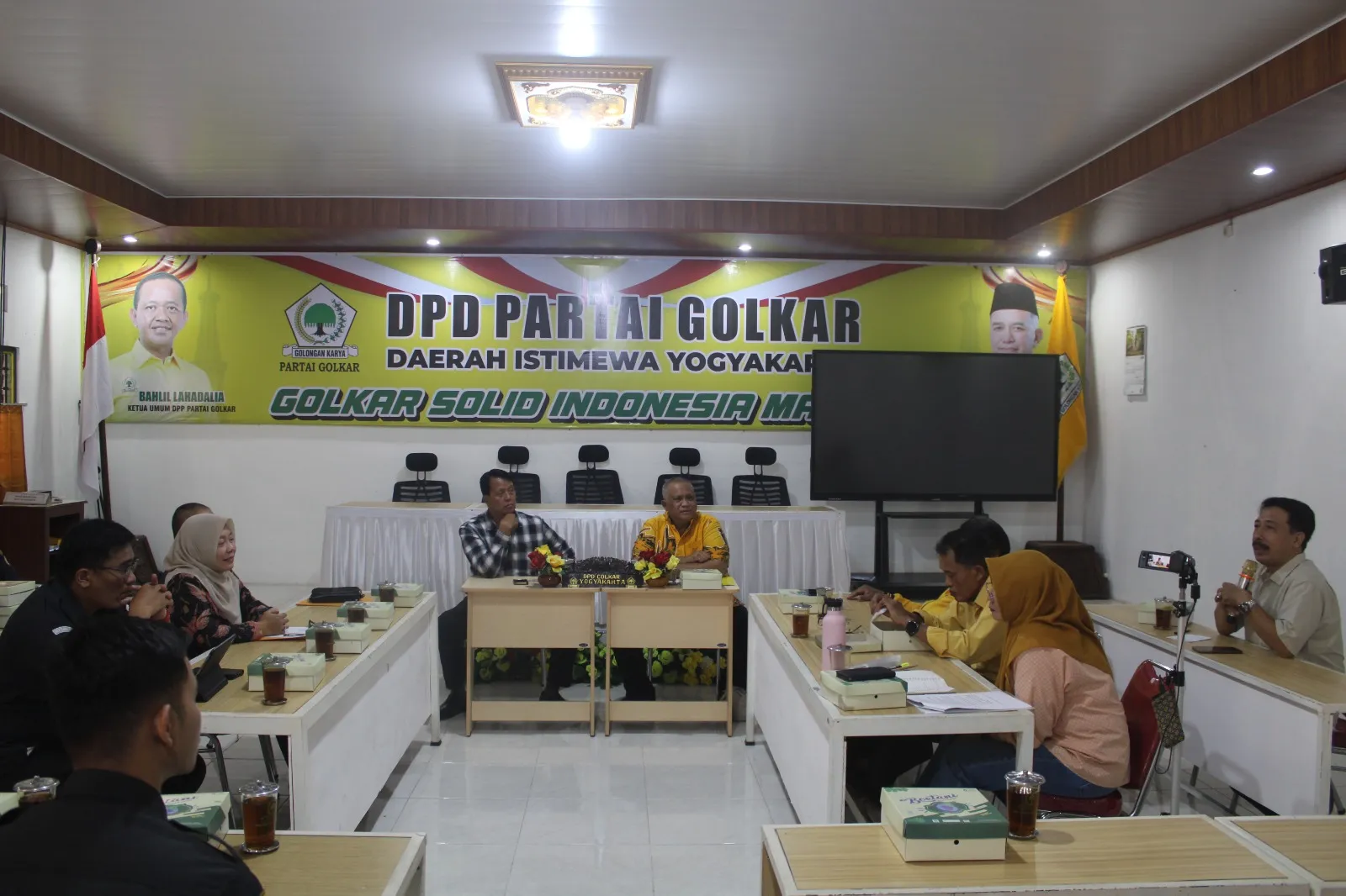 -	Menyampaikan rasa syukur atas terlaksananya silaturahmi dengan baik. Disampaikan pula bahwa Ketua tidak dapat hadir karena masih dalam perjalanan pulang setelah menunaikan ibadah haji.