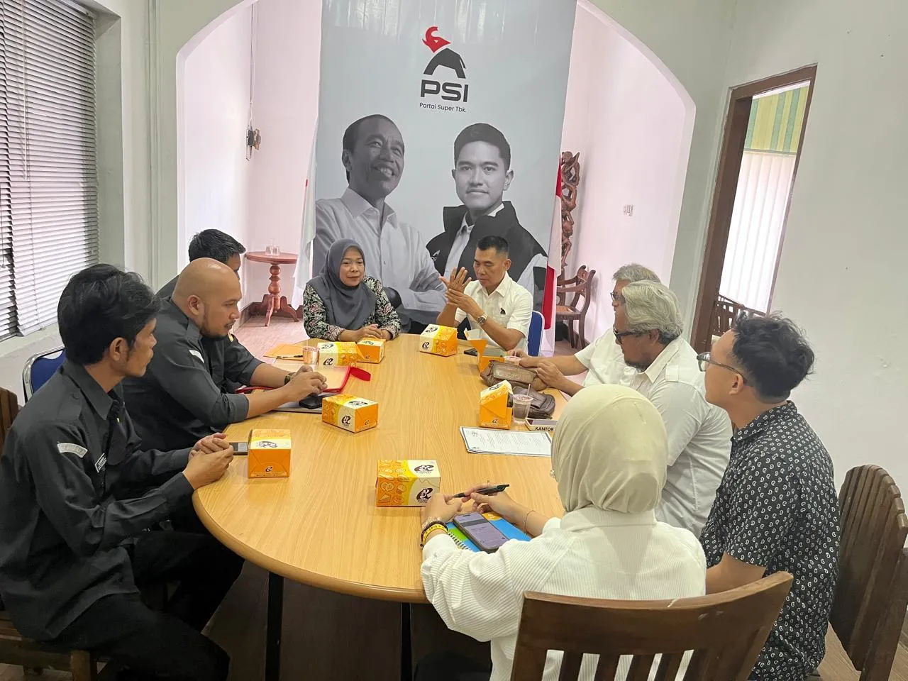 Kegiatan Audiensi dan Konsolidasi Demokrasi antara Bawaslu DIY dengan DPW Partai Solidaritas Indonesia (PSI) DIY terkait dengan koordinasi dengan partai politik pada masa non-tahapan pemilu, pemutakhiran data partai politik di SIPOL, rekomendasi untuk revisi regulasi pemilu, penguatan demokrasi melalui pendidikan politik serta upaya pencegahan politik uang