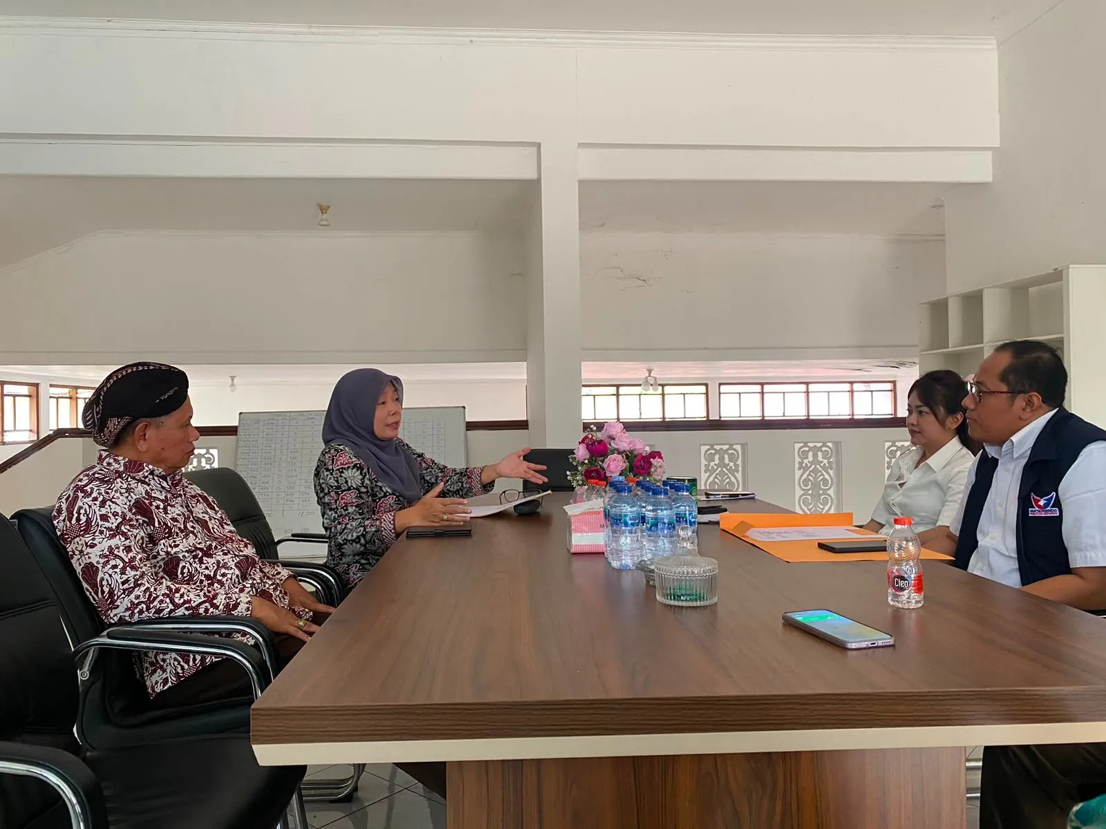 Kegiatan dihadiri oleh Ketua Bawaslu DIY Drs. Mohammad Najib, M.Si., Koordinator Divisi Hukum dan Penyelesaian Sengketa Sutrisnowati, S.H., M.H., M.Psi., jajaran Bawaslu DIY, serta pengurus DPW Partai Perindo DIY. 