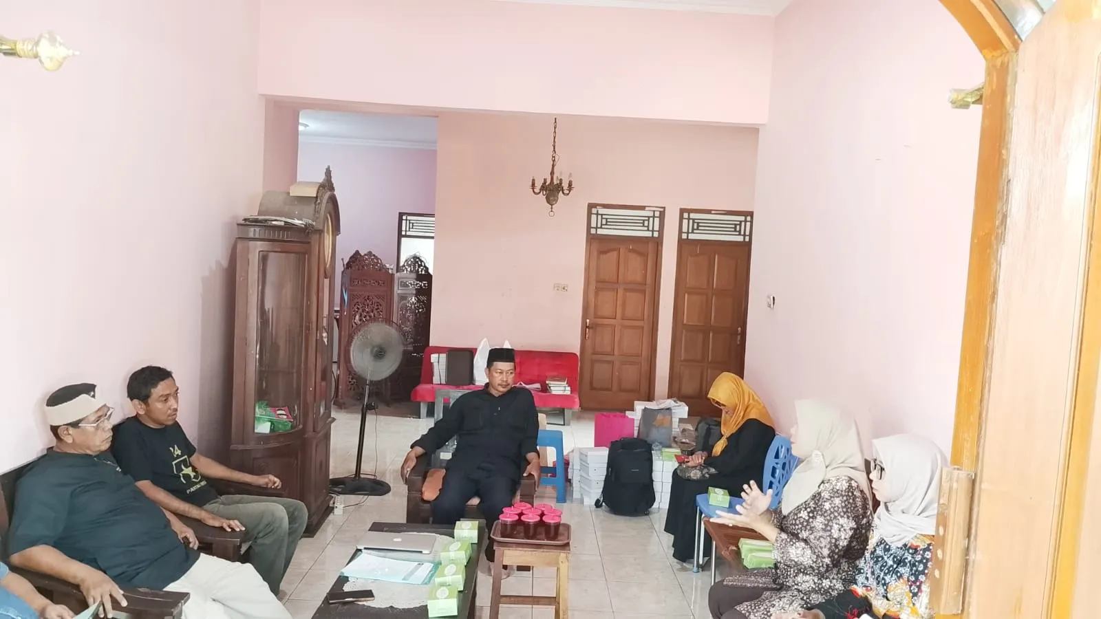 Kegiatan dihadiri oleh jajaran Bawaslu DIY, antara lain Sutrisnowati, S.H., M.H., M.Psi beserta tiga orang staf pendamping serta pengurus DPW Partai Ummat DIY, termasuk Ketua DPW Partai Ummat (Suwandi) dan jajaran DPW Partai Ummat lainnya yang hadir dalam forum diskusi dan konsolidasi
