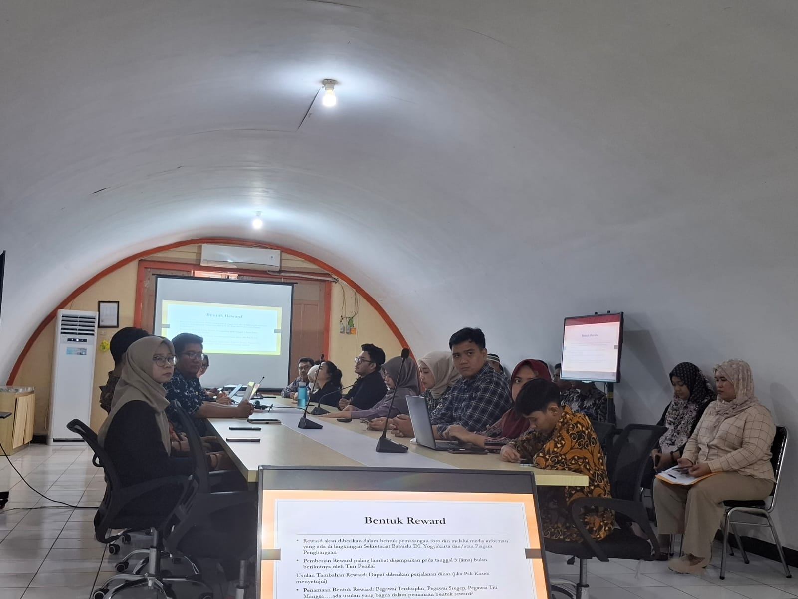 Gencarkan Kedisiplinan Pegawai, Sekretariat Bawaslu DIY Sosialisasikan Reward and Punishment