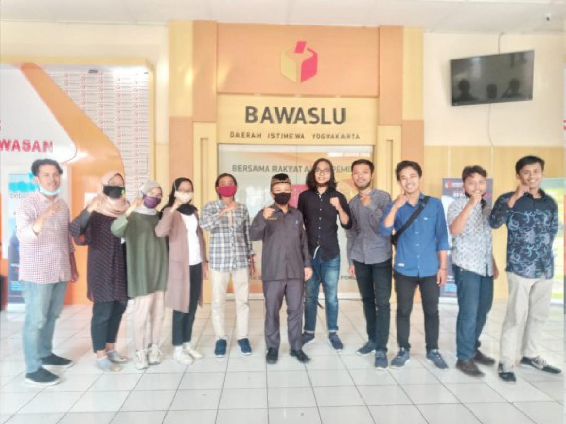 Gerakan Pemuda Melawan Korupsi UIN Sunan Kalijaga Kunjungi Bawaslu DIY 