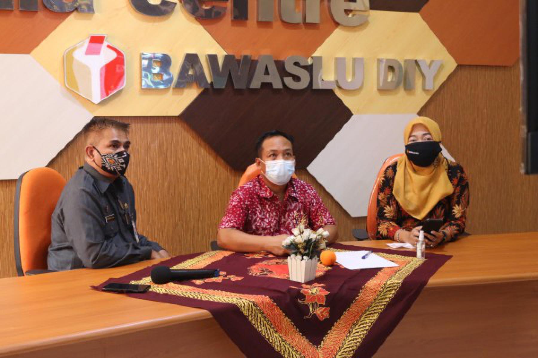KUPAS PEMILU #3 Bawaslu DIY Bahas Problem dan Tantangan Pemilu dan Pemilihan Serentak 2024 