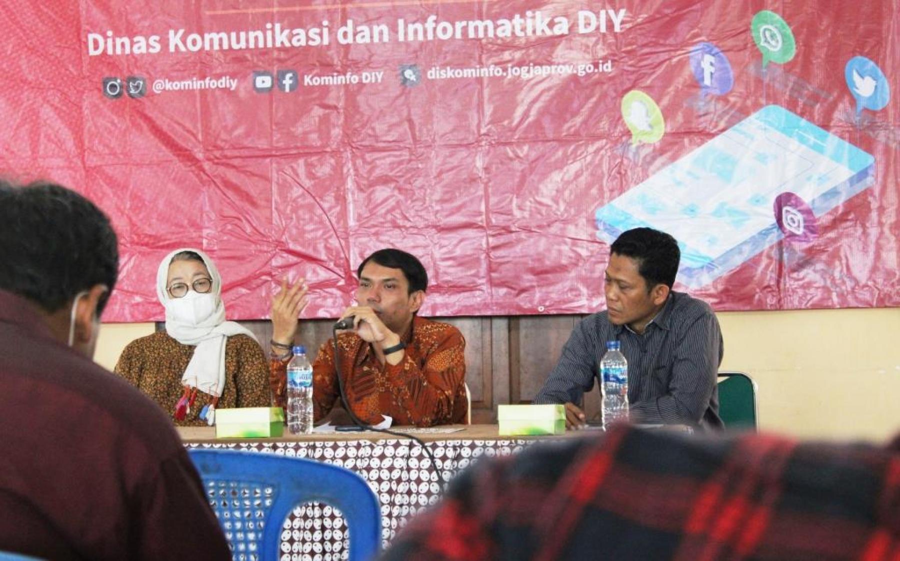 Literasi Digitalisasi Melawan Hoax