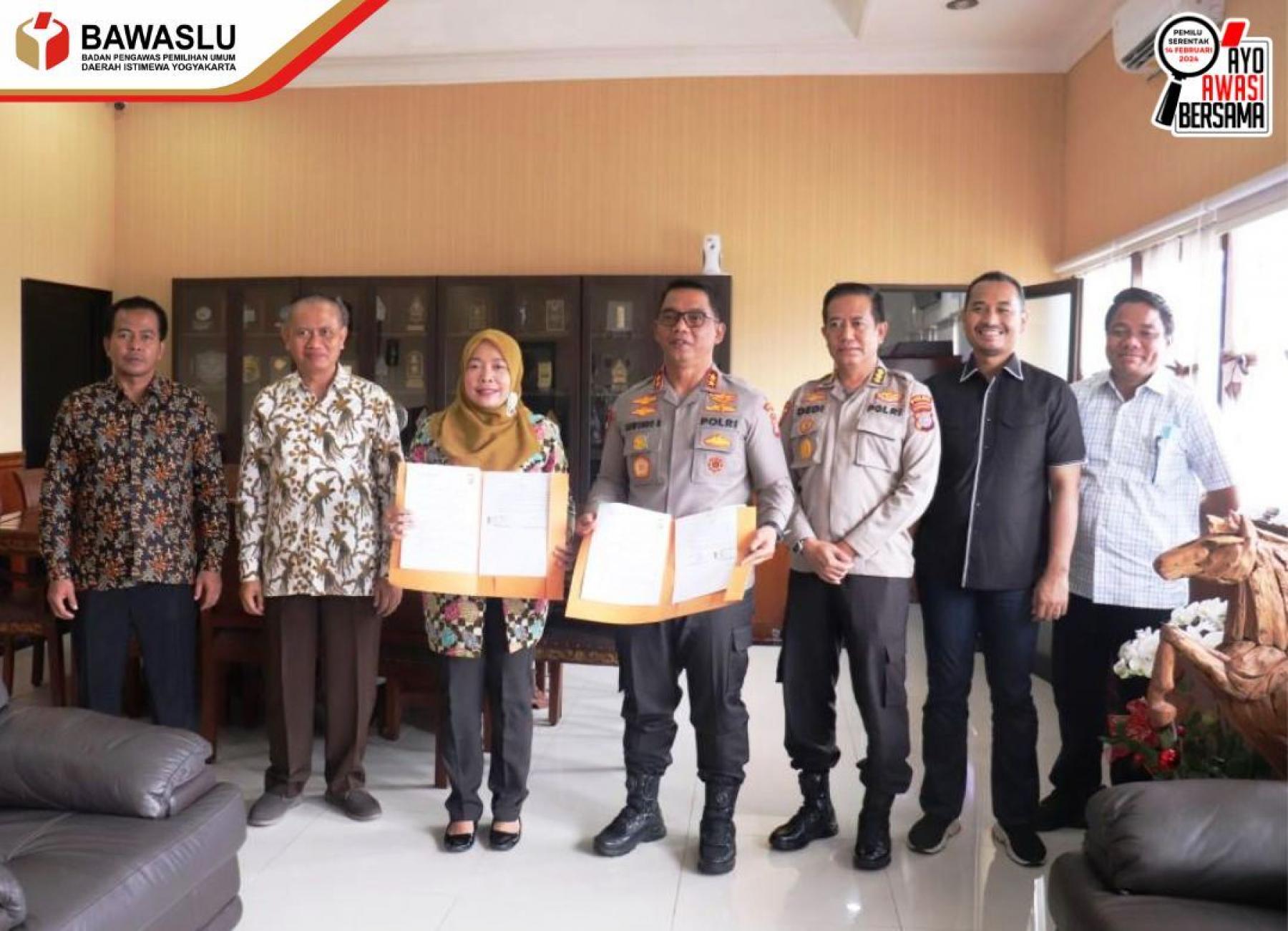 Bawaslu DIY dan Polda DIY Jalin Sinergitas Penyelenggaraan Pemilu dan Pemilihan Melalui Perjanjian Kerjasama 