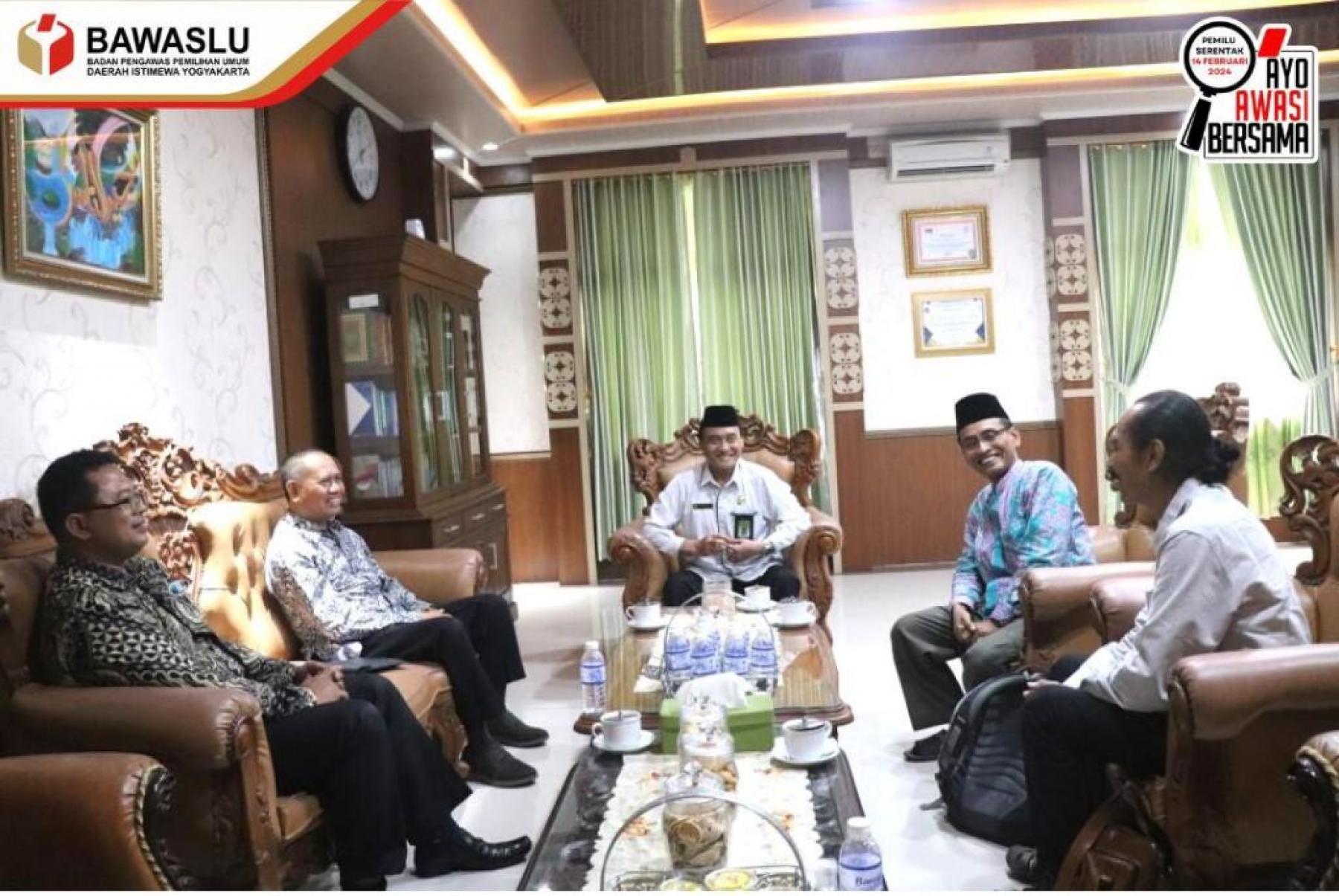 Bawaslu DIY dan Kanwil Kemenag DIY Sepakat Mewujudkan Pemilu Damai