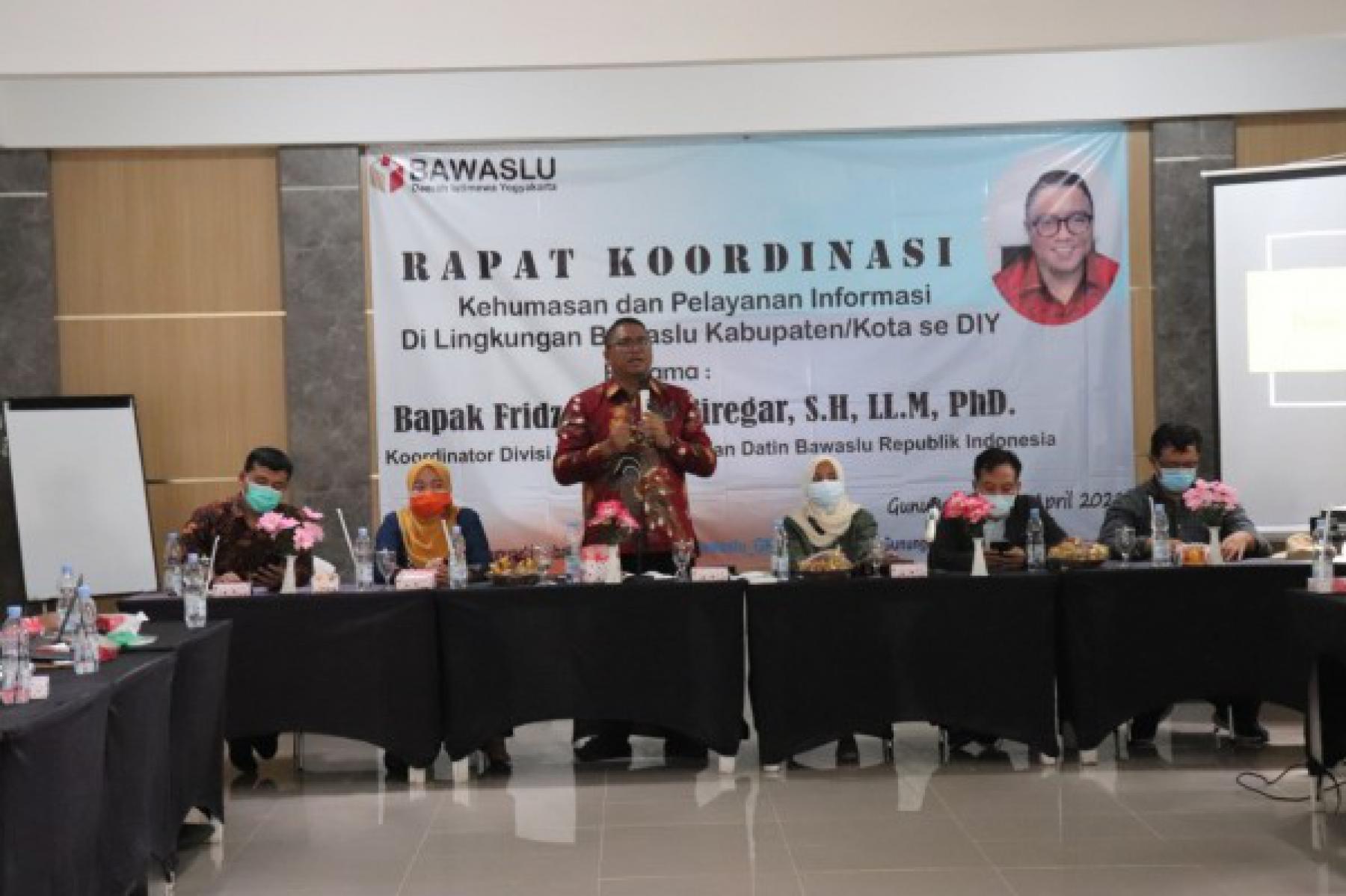Peningkatan Kapasitas Kehumasan dan Pelayanan Informasi Bersama Fritz Edward Siregar 