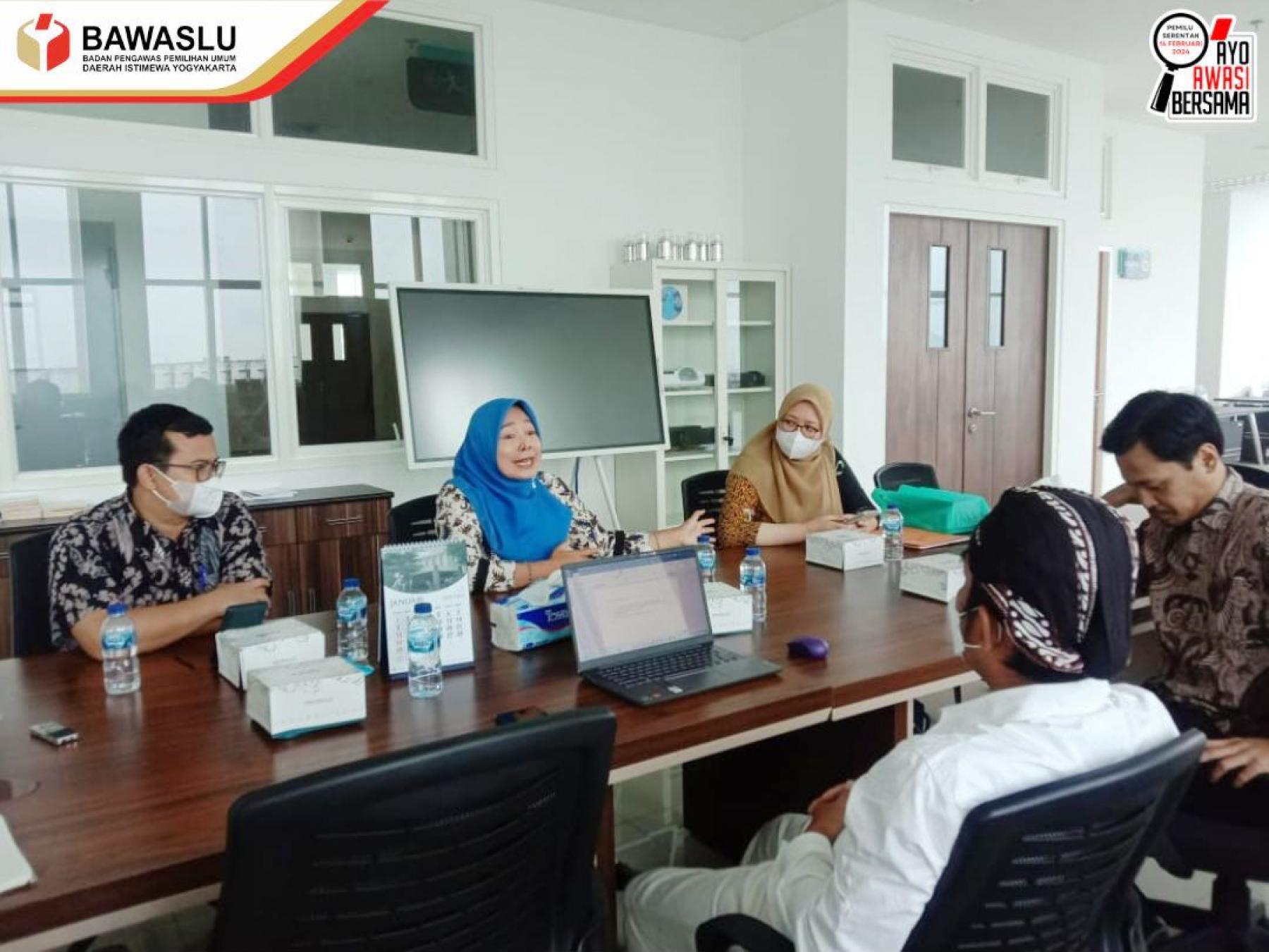 Selamatkan Aset Negara, Bawaslu DIY Sinergi Dengan Sekolah Vokasi Universitas Gadjah Mada
