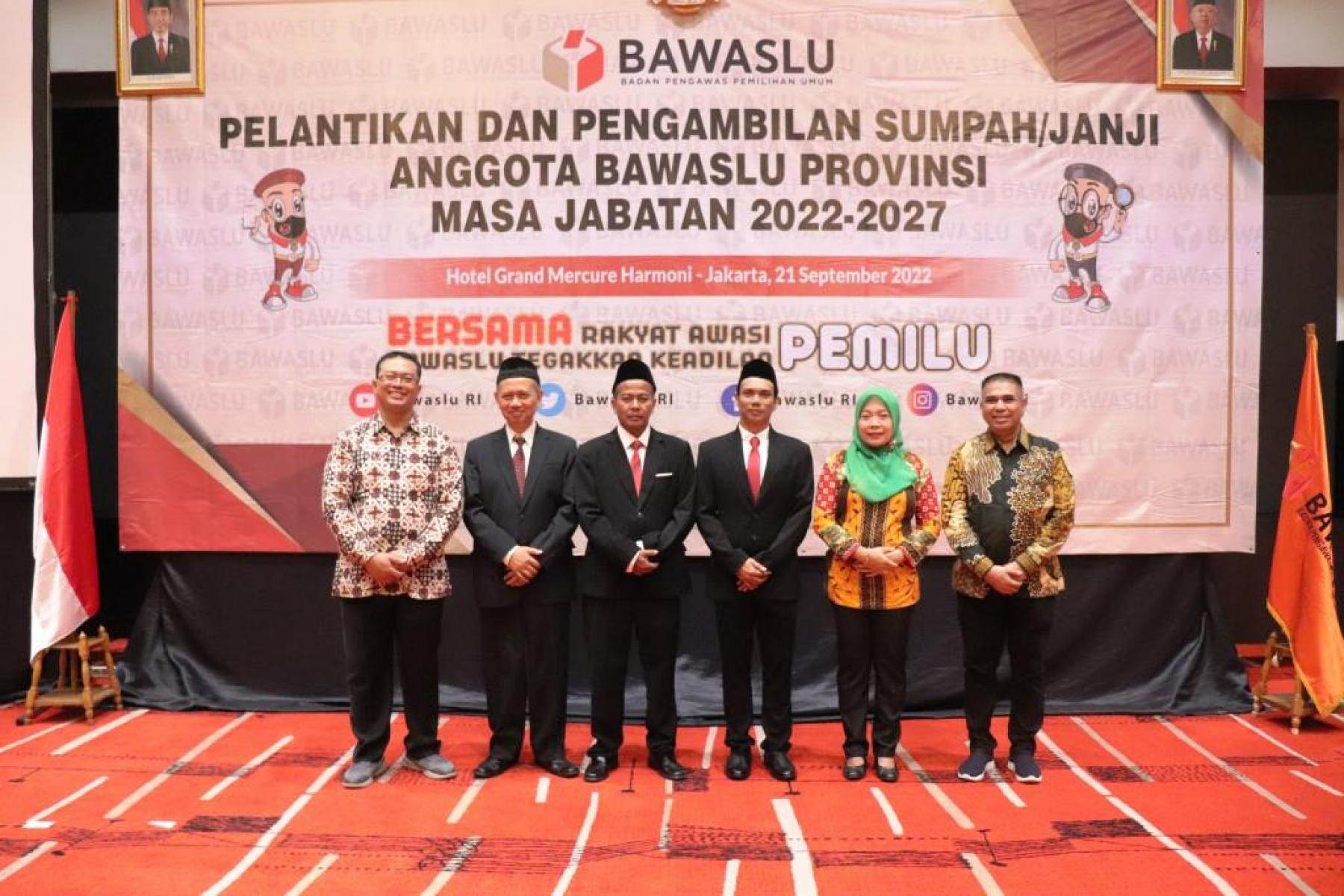 Tiga Anggota Bawaslu DIY Diambil Sumpah Janji