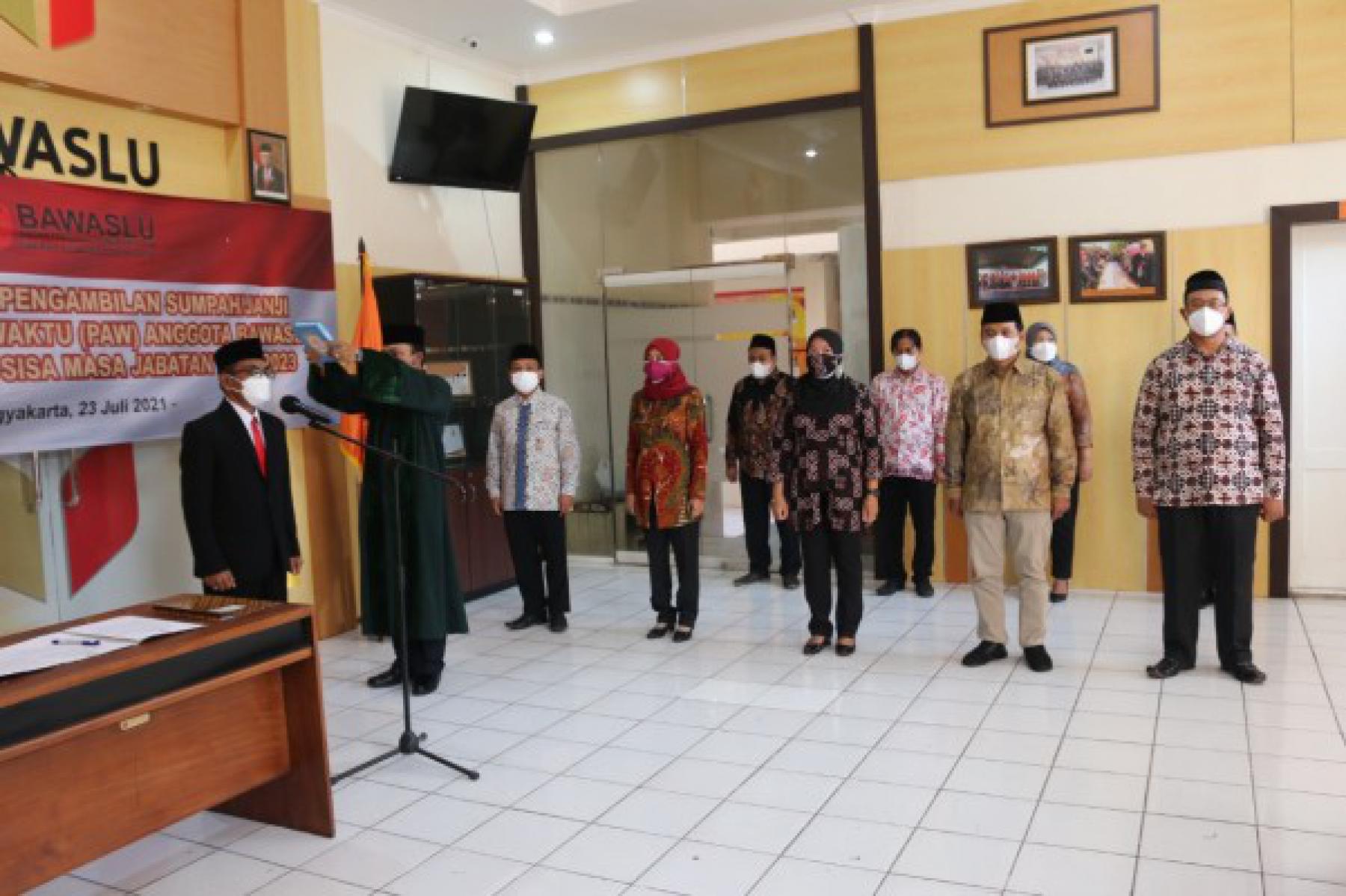 Bawaslu Lantik PAW Anggota Bawaslu Kabupaten Sleman