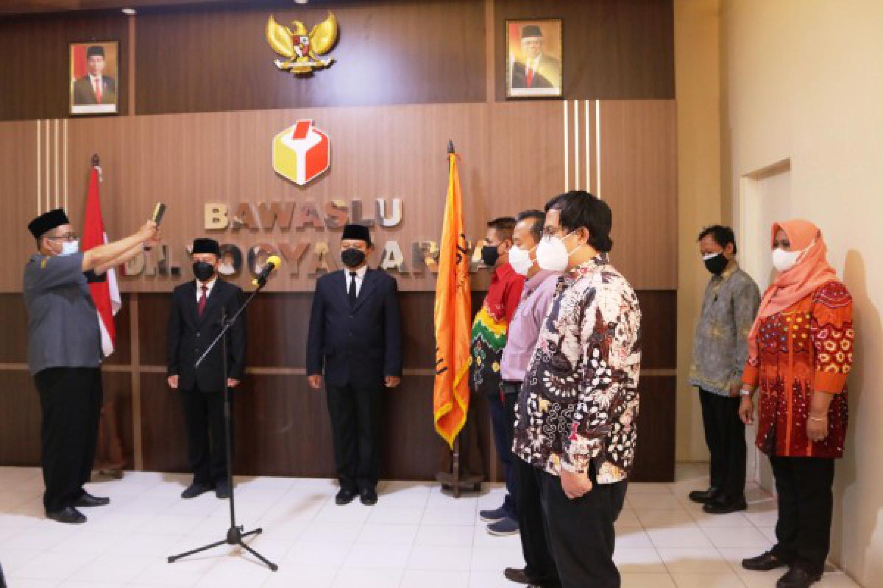 Bawaslu Lantik 17 Pejabat, 2 Diantaranya Pejabat Sekretariat Bawaslu Kabupaten Bantul dan Sleman 