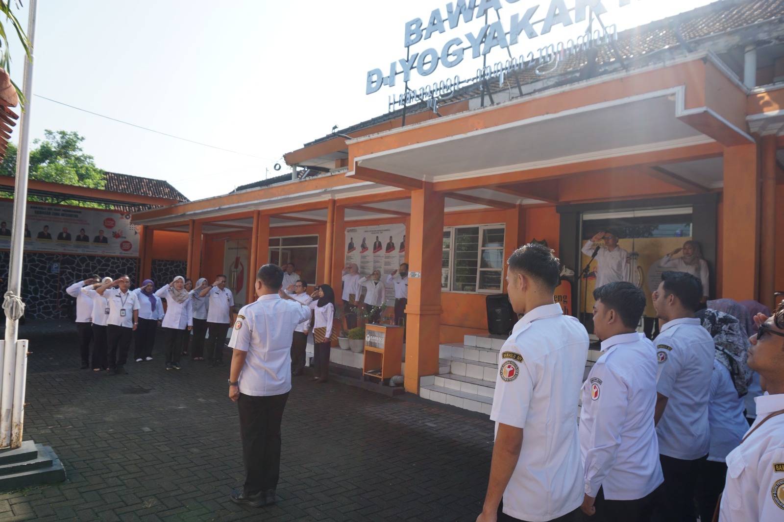 Peringati 17 Tahun Bawaslu Dengan Upacara Halal Bi Halal