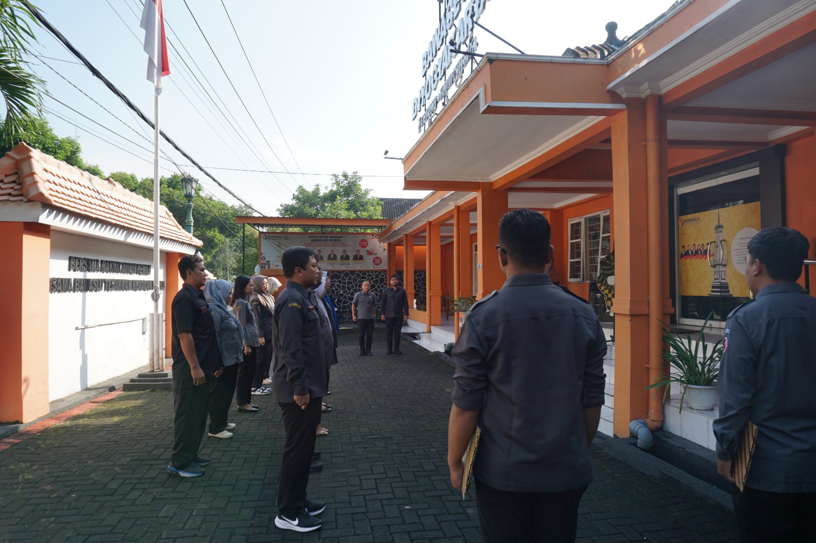 Pimpin Apel Pagi: Ketua Bawaslu Provinsi DIY Sampaikan Masa Pasca-Pemilu Bukan Waktu Bersantai