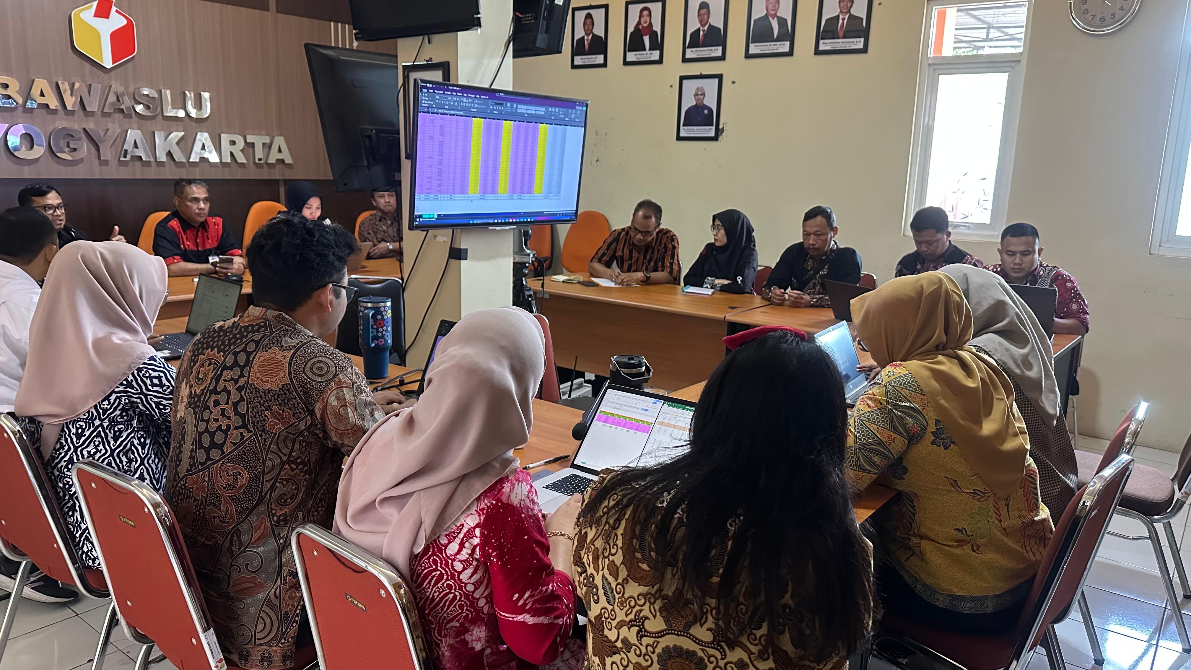 Sekretariat Bawaslu DIY Gelar Rapat Tindak Lanjuti Surat Deputi Bawaslu RI Terkait Distribusi Anggaran