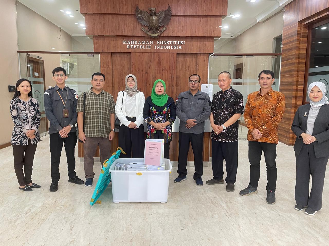 Bawaslu DIY Serahkan Dokumen Keterangan Untuk Sidang PHPU Legislatif Kepada Mahkamah Konstitusi RI