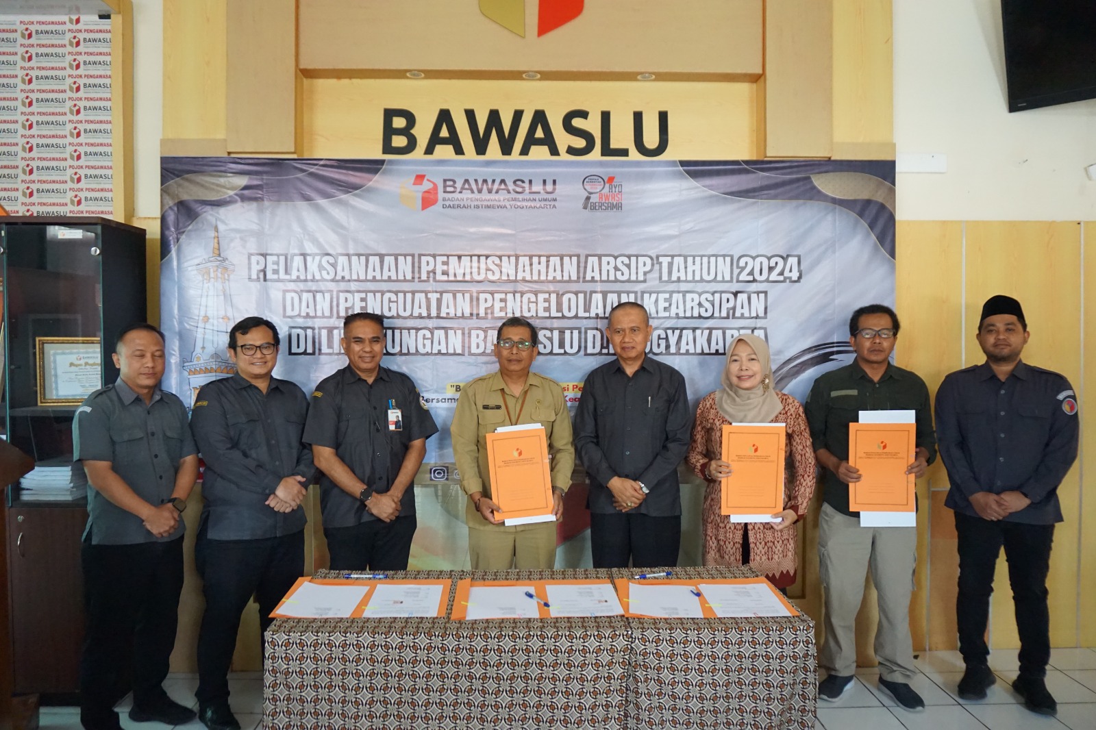 Bawaslu DIY Laksanakan Pemusnahan Arsip dan Penguatan Pengelolaan Kearsipan  Tahun 2024