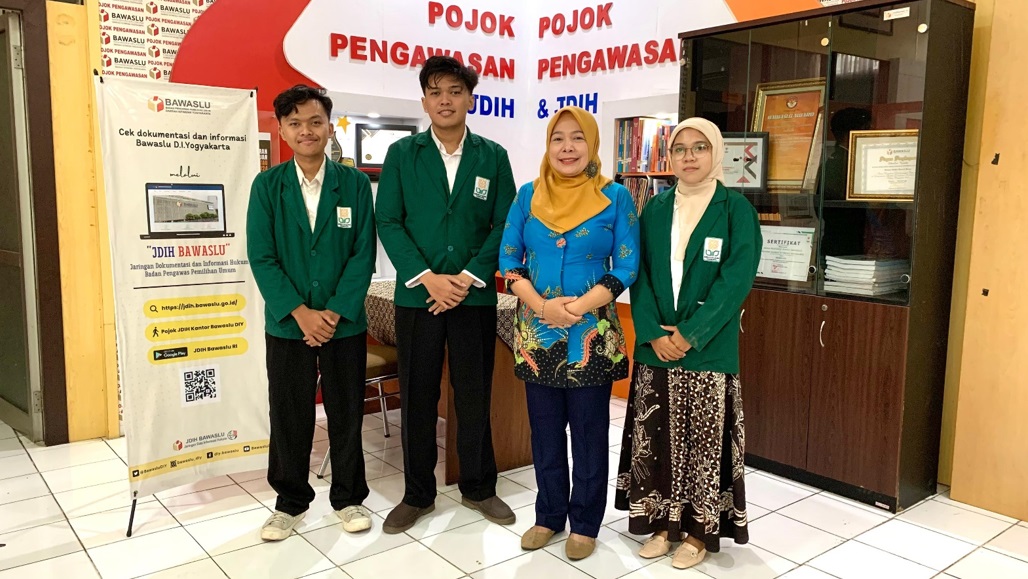 Mahasiswa UIN Sunan Kalijaga Yogyakarta Kunjungi Pojok JDIH Bawaslu DIY