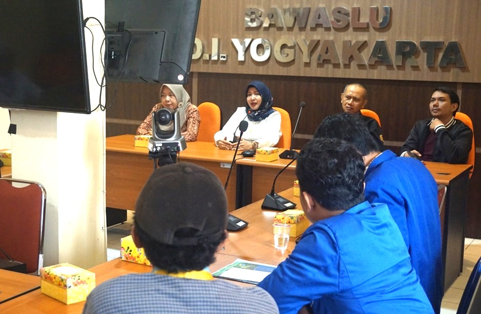 Audiensi Pengurus Cabang Pergerakan Mahasiswa Islam Indonesia (PMII) Daerah Istimewa Yogyakarta di Ruang Media Centre Bawaslu DIY