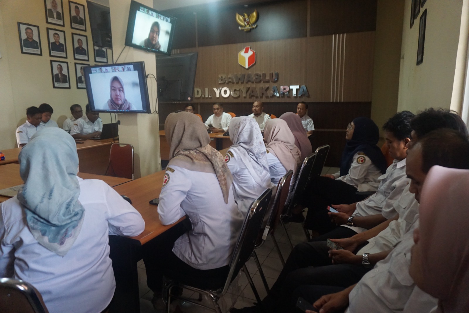 Rapat Tindak Lanjut Pelaporan Kinerja Harian Bawaslu DIY