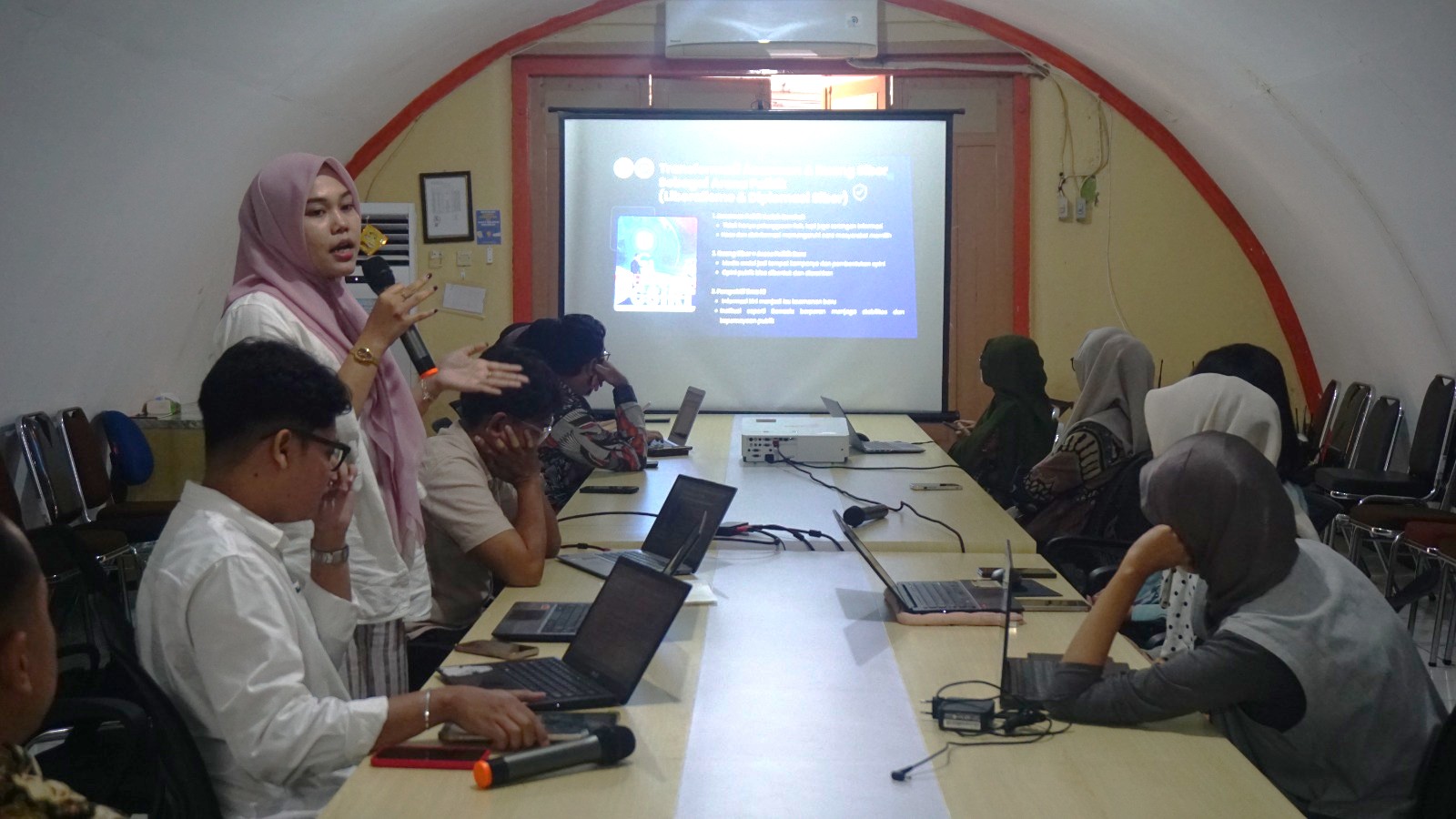 Sharing Session antara Mahasiswa UTY dan Mahasiswa MMTC bersama Bawaslu DIY