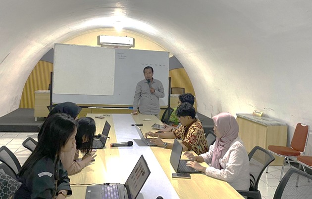 Angkringan Demokrasi Bawaslu DIY Membahas Peningkatan Kapasitas dan Profesionaliyas Pengawas Pemilu Bersama Mahasiswa MMTC dan UTY