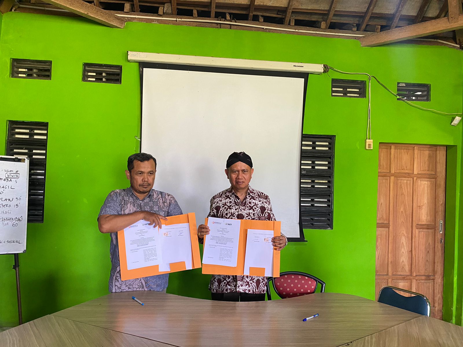 Penanadatangan MoU antara Bawaslu DIY dan SIGAB Indonesia