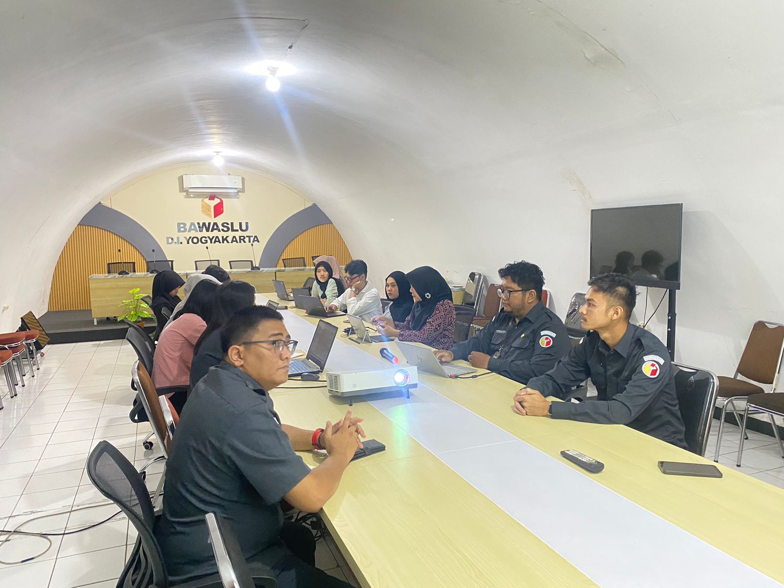 Angkringan Demokrasi Bawaslu DIY Membahas Penyelesaian Sengketa dan Hukum