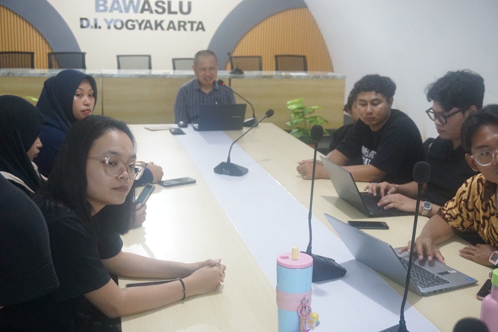 Bawaslu DIY bersama mahasiswa berdiskusi tentang penyelenggara negara