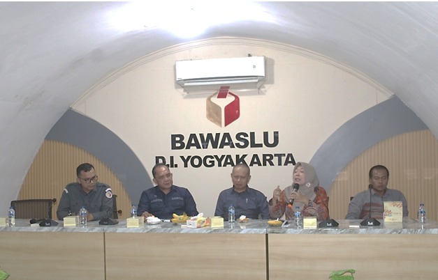 Bawaslu DIY lakukan rapat konsolidasi kesekretariatan untuk memperkuat soliditas Bawaslu DIY