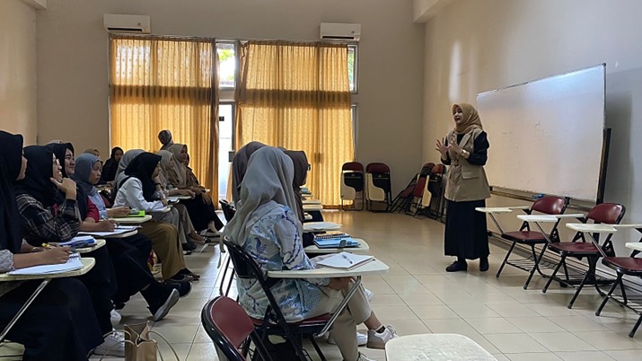 :Anggota Bawaslu DIY, Umi Illiyina Mengajak Mahasiswa Berdiskusi Tantangan Demokrasi di Indonesia