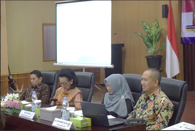 Ketua Bawaslu DIY, Mohammad Najib (paling kanan) menghadiri rapat kerja inventasrisasi materi pengawasan atas pelaksanaan UU No. 7 Tahun 2017 tentang Pemilu sebagaimana diubah menjadi UU No 7 Tahun 2023
