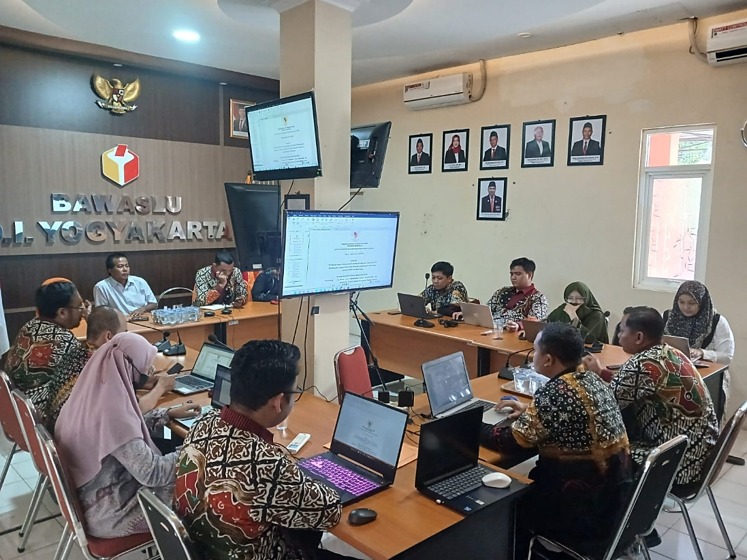Bawaslu DIY melakukan rapat pembahasan pematangan Indikator Kinerja Utama Tahun 2026