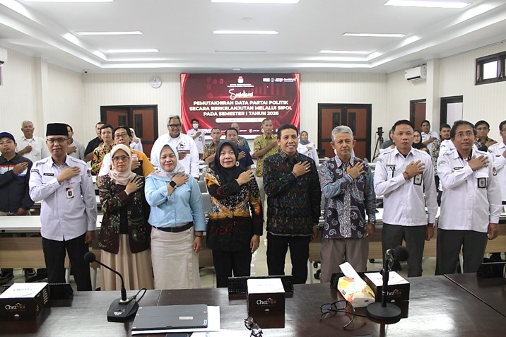 Bawaslu DIY menghadiri Sosialisasi Pemutakhiran Data Partai Politik Berkelanjutan melalui SIPOL yang diselenggarakan KPU DIY pada Kamis (4/6/2026). Kegiatan tersebut membahas pentingnya akurasi data kepartaian, pengawasan layanan helpdesk SIPOL, serta penguatan koordinasi antara penyelenggara pemilu dan partai politik sebagai persiapan menuju Pemilu 2029.