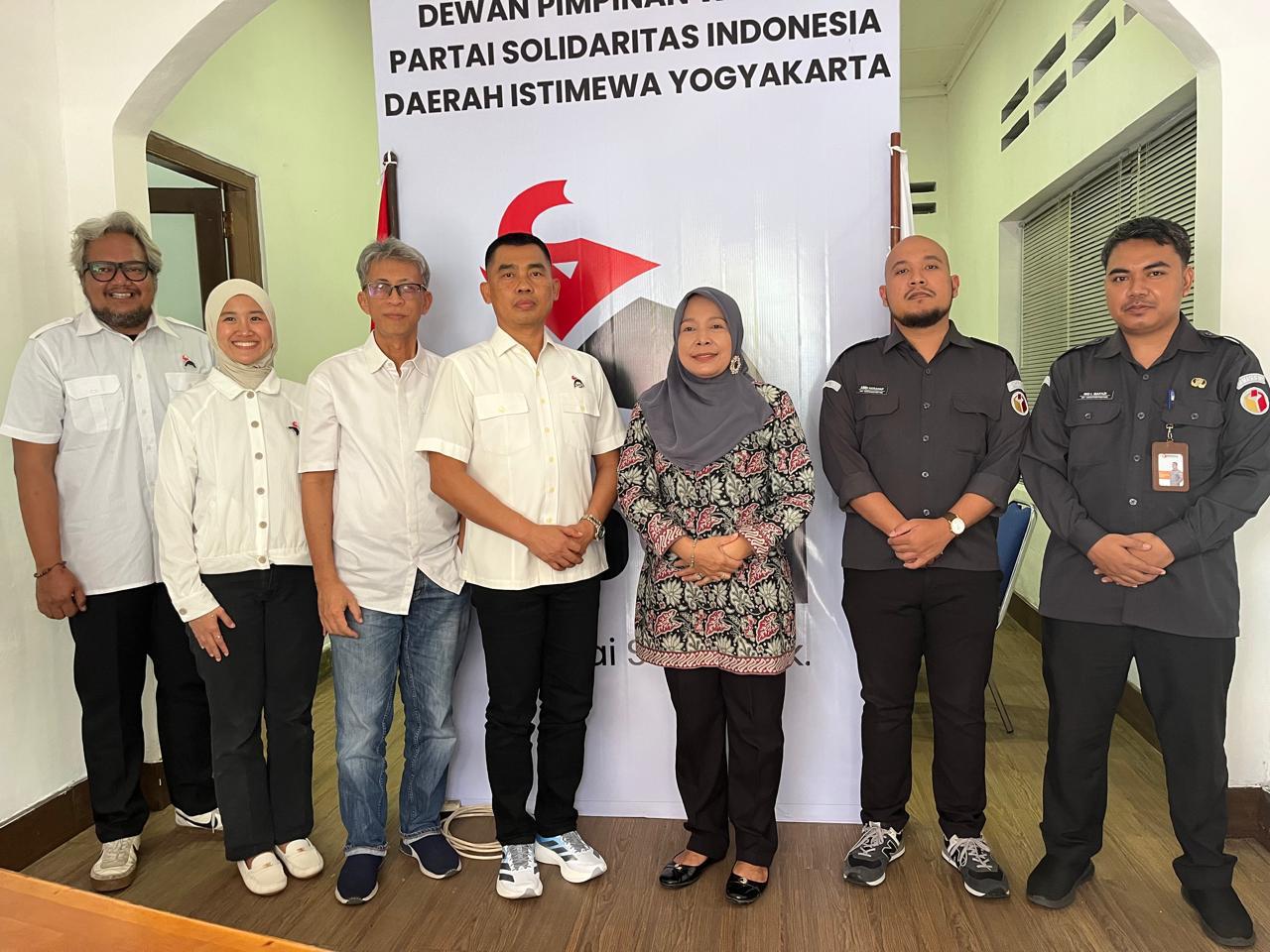 Bawaslu DIY dan DPW Partai Solidaritas Indonesia Membahas Penguatan Demokrasi dan Pemutakhiran Data SIPOL