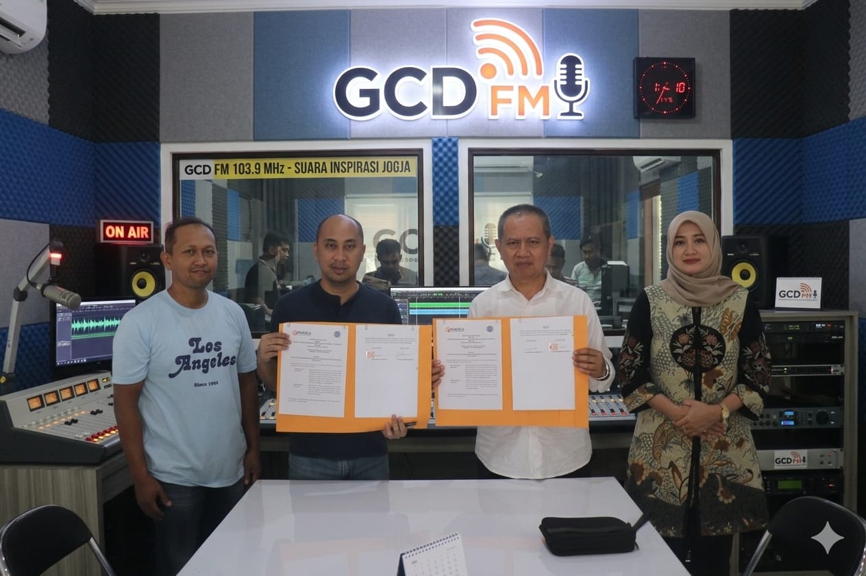 Bawaslu DIY dan Radio GCD FM melakukan penandatangan Perjanjian Kerja Sama untuk berikan edukasi kepemiluan, demokrasi dan pengawasan pemilu di wilayah  DIY.