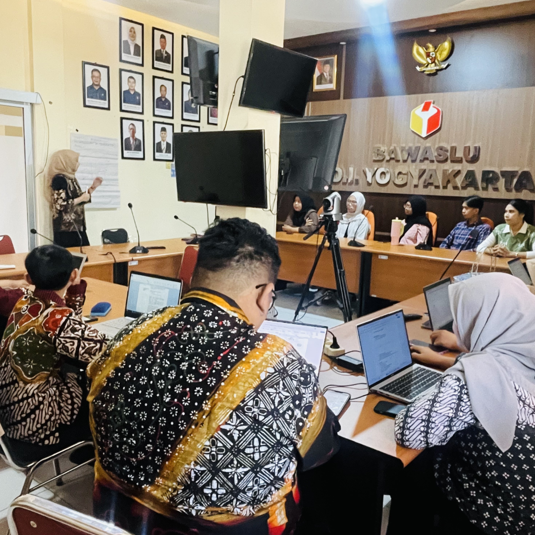 Bawaslu DIY mengajak mahasiswa berdiskusi mengenai berbagai potensi kerawanan pada setiap tahapan Pemilu