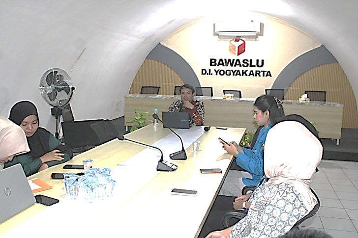 Bawaslu DIY lakukan konsolidasi demokrasi bersama mahasiswa di DIY dalam membahas demokrasi di wilayah DIY