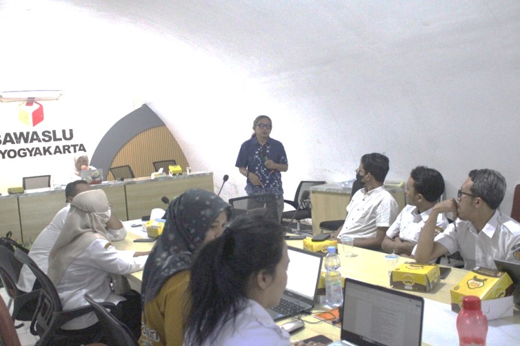 Bawaslu DIY dan Bawaslu Kabupaten/Kota se-DIY melaksanakan peningkatan kapasitas dalam bidang optimalisasi media sosial dan fotografi
