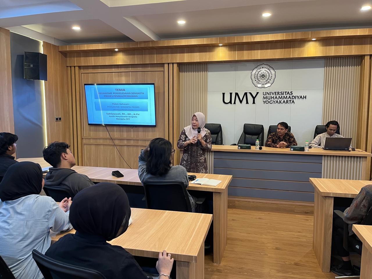 Bawaslu DIY paparkan peran dan fungsi Bawaslu dalam pengawasan pemilu serta membuka diskusi penegakan hukum pemilu di Universitas Muhammadiyah Yogyakarta (UMY)