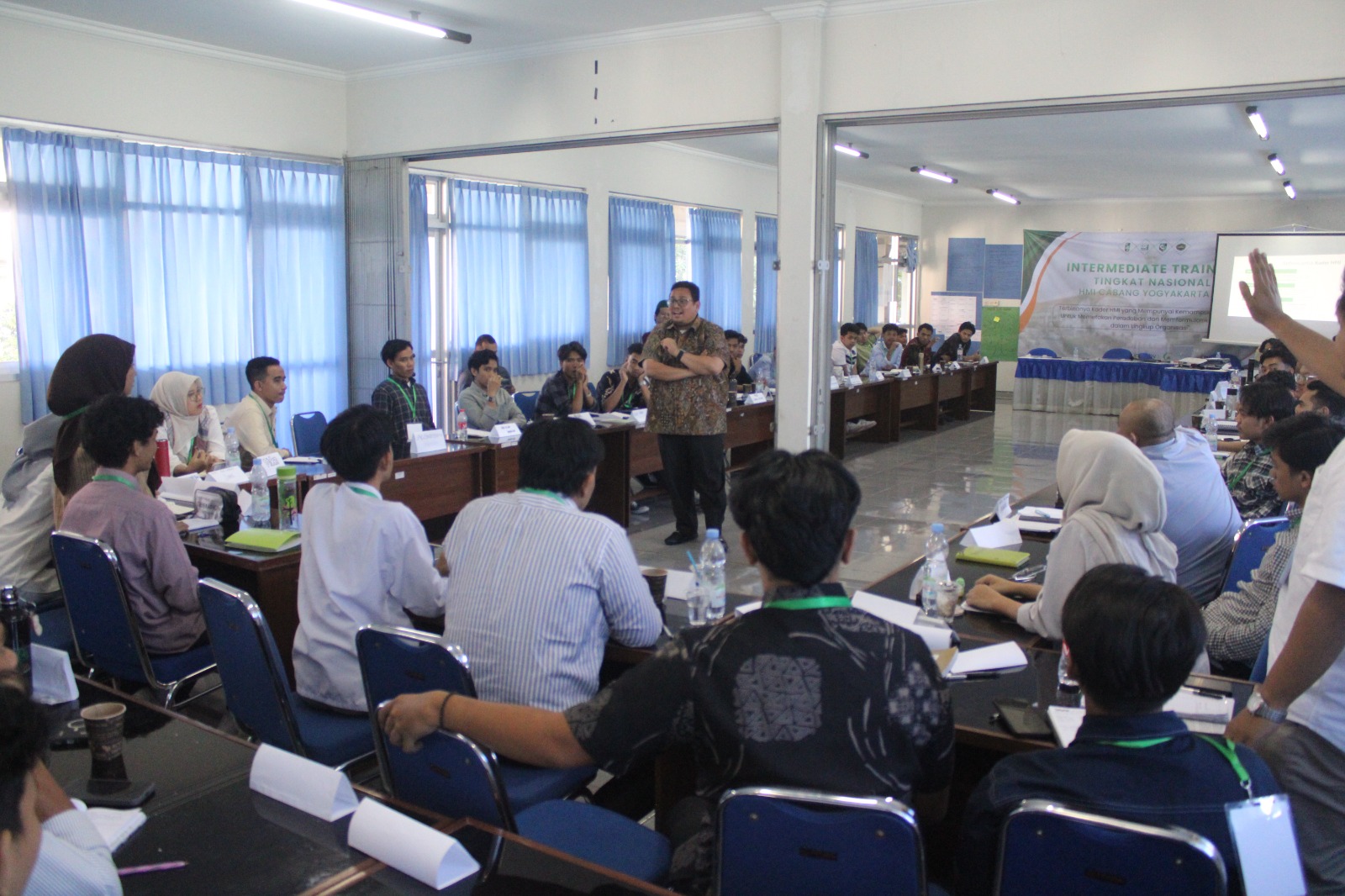 Ketua Bawaslu RI, Rahmat Bagja memaparkan tentang penegakan hukum pemilu kepada kader Himpunan Mahasiswa Islam (HMI) di Yogyakarta