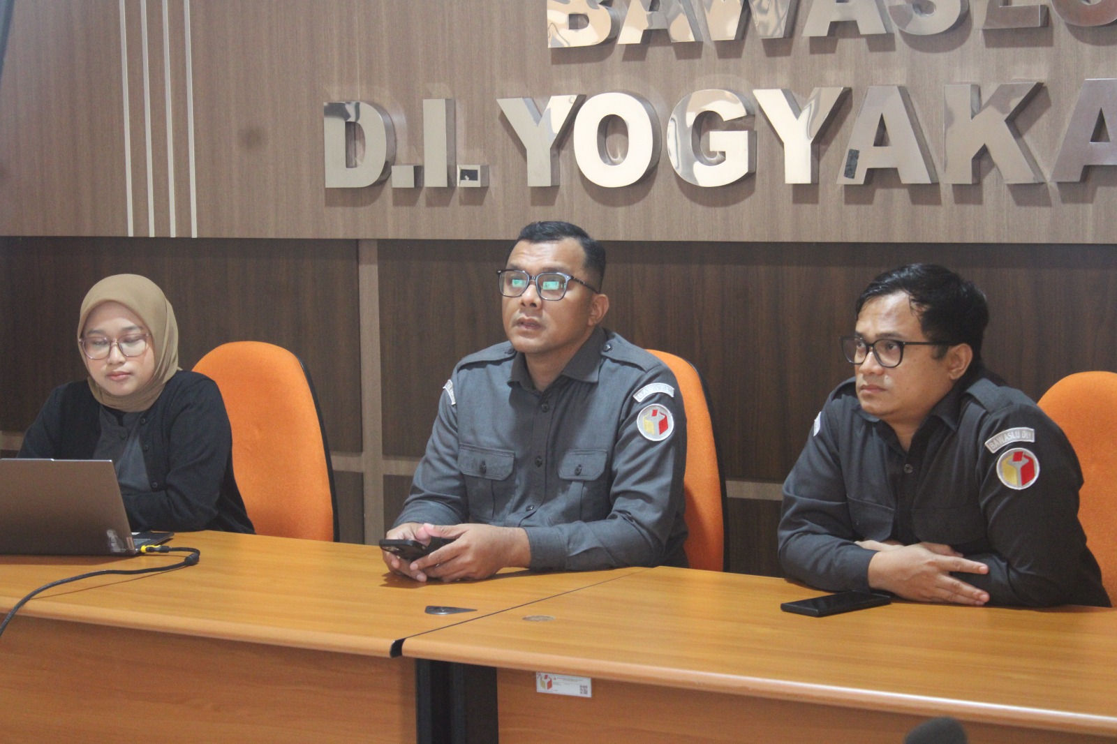 Plt. Kepala Sekretariat dan Kepala Bagian Administrasi menerima Inspektorat Wilayah I dalam Entry Meeting Audit Operasional Bawaslu DIY