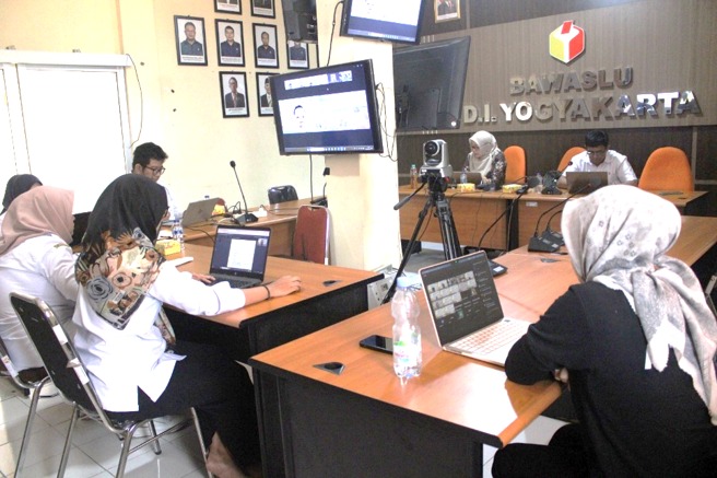 Bawaslu DIY melakukan evaluasi pelaksanaan konsolidasi demokrasi yang telah dilakukan oleh Bawaslu DIY dan Bawaslu Kabupaten/Kota se-DIY