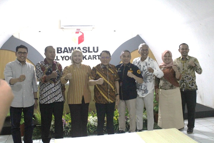 : Bawaslu DIY, KPU DIY, DKPP dan Tim Pemeriksa Daerah lakukan diskusi mengenai profesionalitas dan kualitas penyelenggara pemilu di kantor Bawaslu DIY