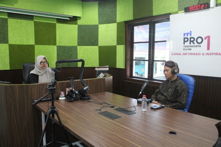Bawaslu DIY hadir dalam talk show RRI Yogyakarta dengan tema Mengawal Kualitas Demokrasi dan Pemilu yang disiarkan secara langsung dan interaktif bersama beberapa penanggap via telepon