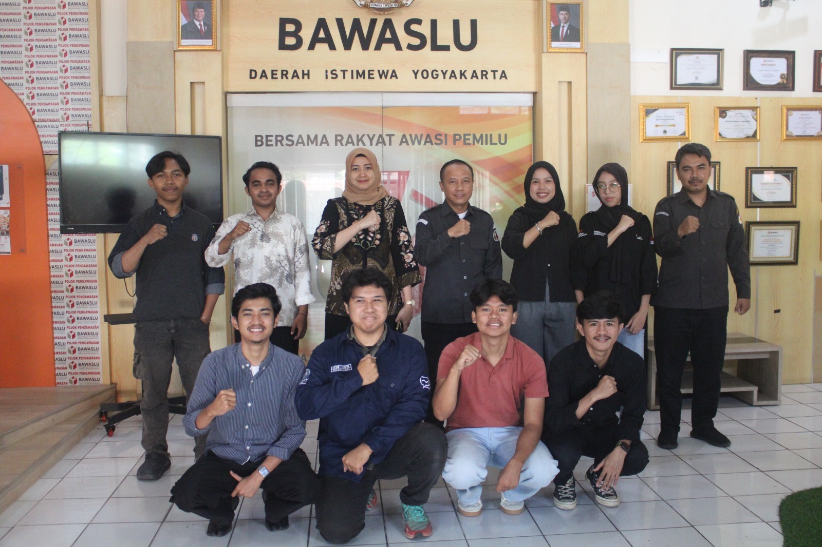 Bawaslu DIY mendukung generasi muda membentuk komunitas digital sebagai sumber literasi dan pendidikan demokrasi.