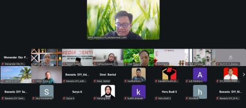 Bawaslu DIY dan Bawaslu Kabupaten/Kota se-DIY berdiskusi dengan Bawaslu RI mengenai pengisian dan penanandatangan Form A 