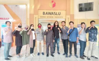 Gerakan Pemuda Melawan Korupsi UIN Sunan Kalijaga Kunjungi Bawaslu DIY 