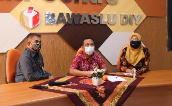 KUPAS PEMILU #3 Bawaslu DIY Bahas Problem dan Tantangan Pemilu dan Pemilihan Serentak 2024 