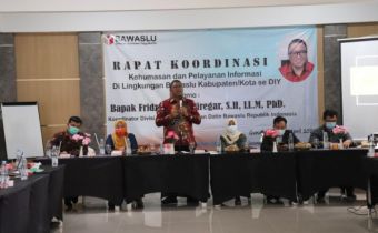 Peningkatan Kapasitas Kehumasan dan Pelayanan Informasi Bersama Fritz Edward Siregar 